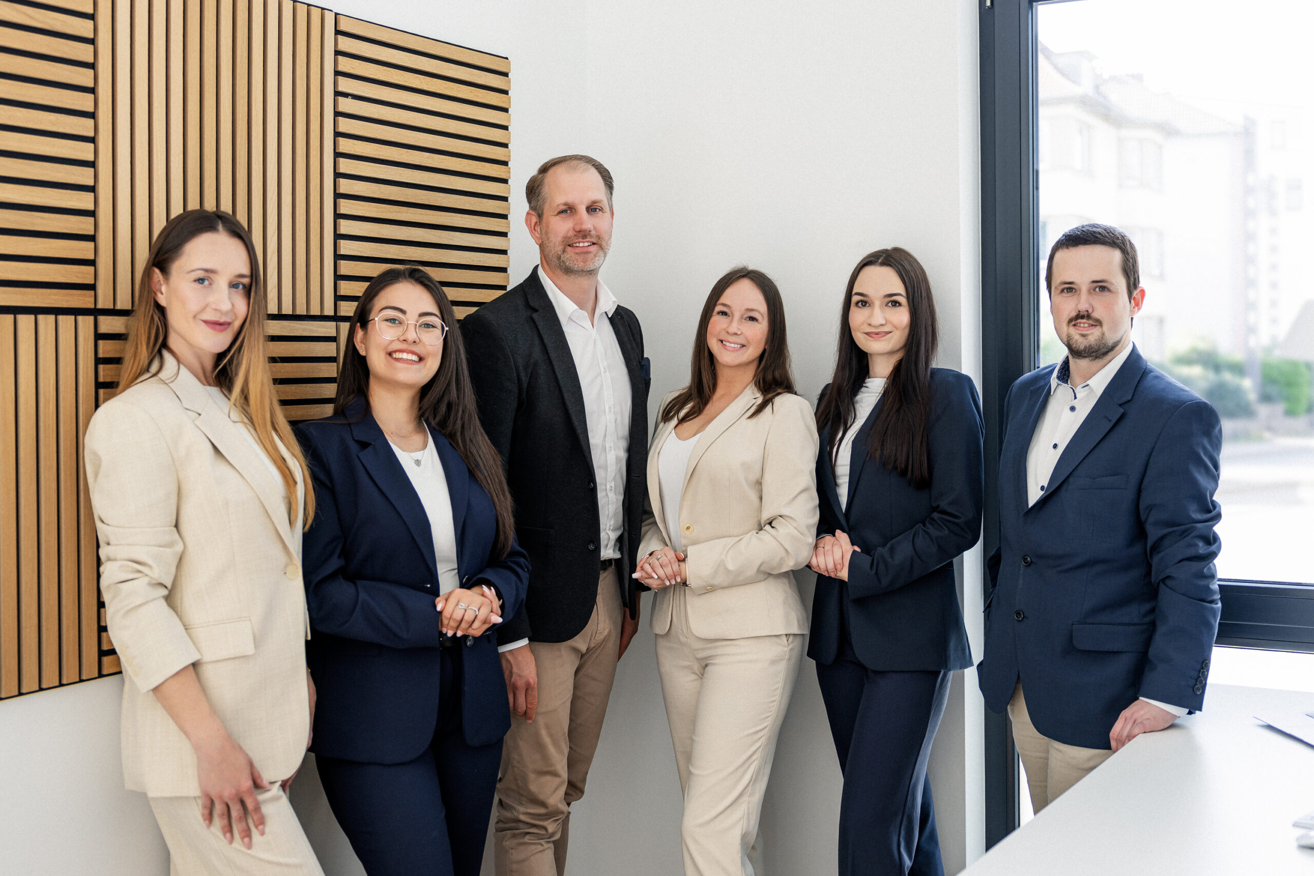 Team 1 Bild im Querformat. Team Jeremias Legal im Office